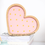Veladora Corazón con Grabado – NUHA Deco - Imagen 2