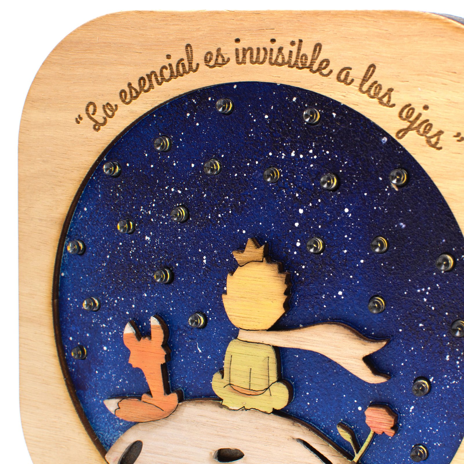 DSC_2606 Veladora El Principito – Luz Estelar en Madera | NUHA Deco - Imagen 1