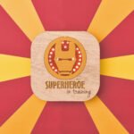 Veladora Máscara Dorada | Superhéroe in Training – NUHA Deco - Imagen 2