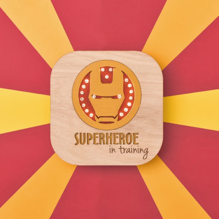 Veladora Máscara Dorada | Superhéroe in Training – NUHA Deco - Imagen 2