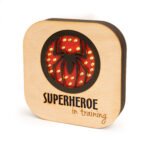 Veladora Araña Roja | Superhéroe in Training – NUHA Deco