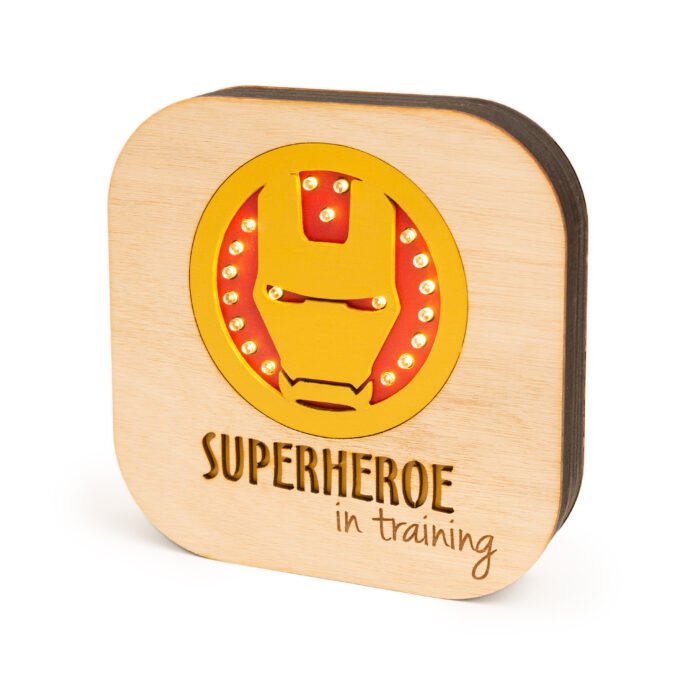 Veladora Máscara Dorada | Superhéroe in Training – NUHA Deco - Imagen 1