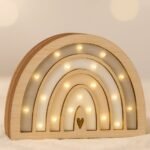 Veladora Arcoíris de Madera | Luz Decorativa Infantil - Imagen 3