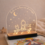 Veladora El Principito en Madera y Acrílico – Luz LED Cálida | Personalizable - Imagen 2